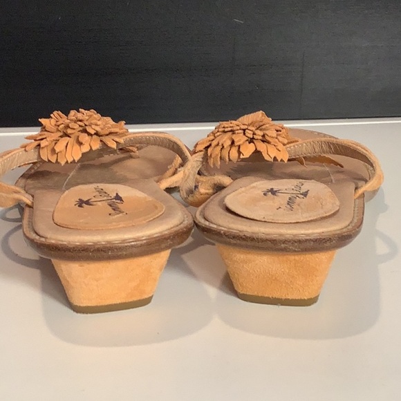 Tommy Bahama Peach Suede Flower Thong Slip On Low Heel Sandal Sz 6.5 - Picture 7 of 12